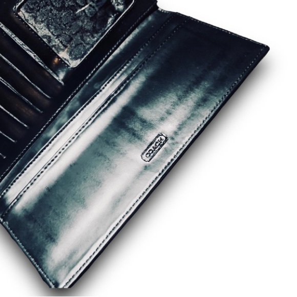 Coach Clutch / Wallet • Black Monogram Signature Tri-Fold Bag - Picture 6 of 7